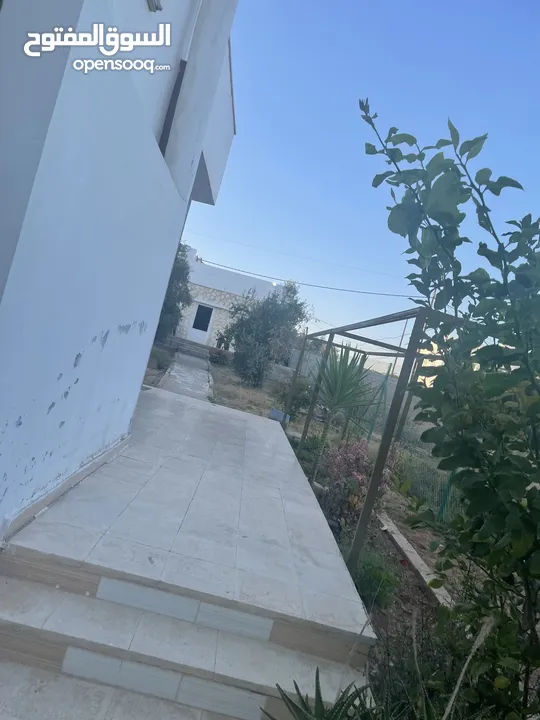 ارض دونم مع بيت ارضي وبيت طابقين
