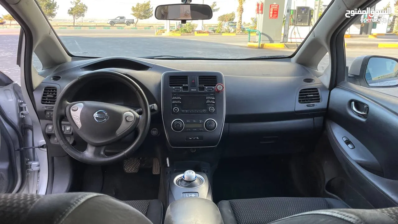نيسان ليف 2014