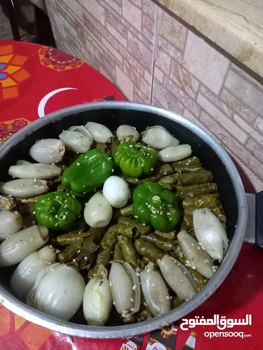 كعك ومعمول بأشكال وأنواع مختلفه اضافه إلى جميع انواع المعجنات وطبخ شعبي