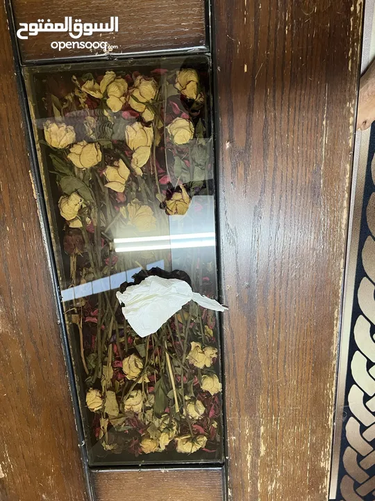 طاولة وسط لون بني