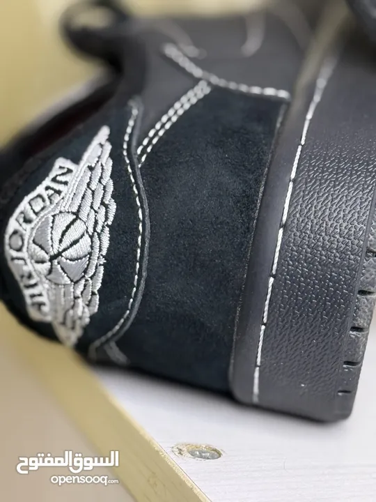 حذاء فخم جداا بنسخة نادرة مستعجلل قابل للتفاوض  Air Jordan 1 Travis Scott Retro Low "Black Phantom"
