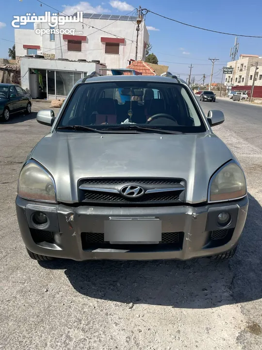 هيونداي توسان بحالة ممتازة جدا فحص كامل 7 جيد ومالك اول بالاردن للبيع