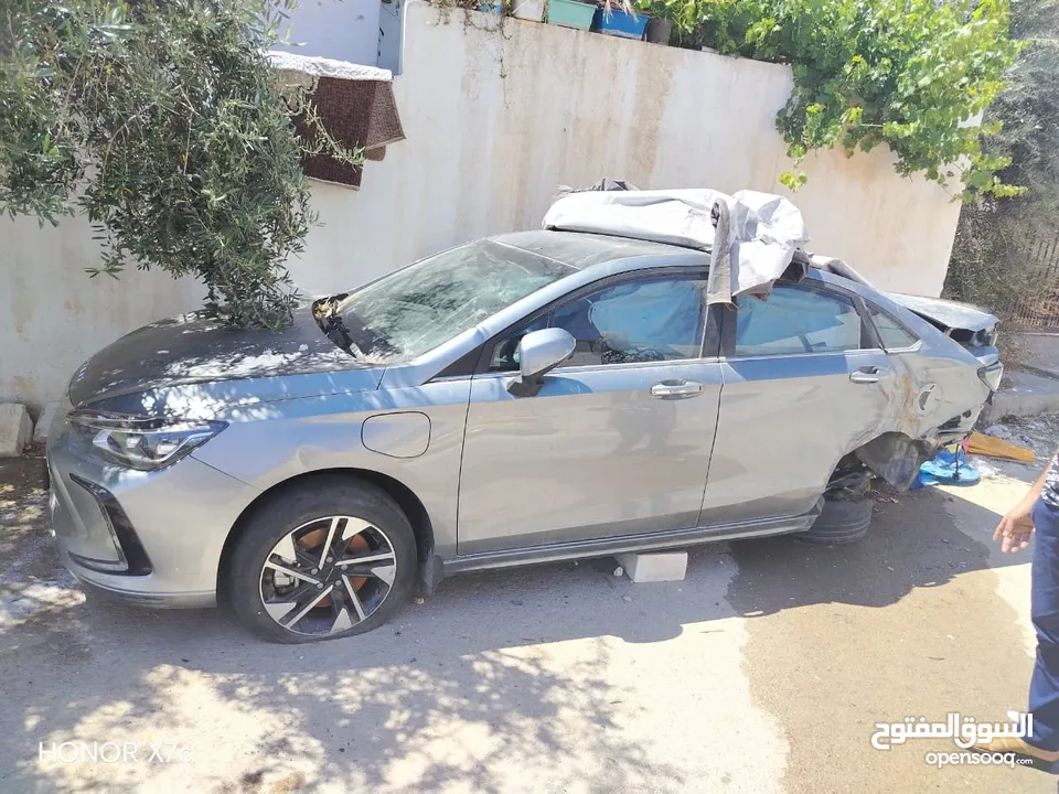 البطاريه ما فيها مشاكل من القطع والماتور وكاله