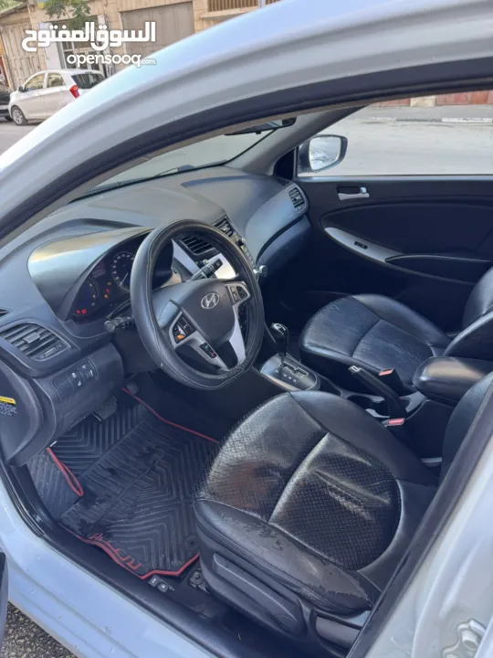 هونداي اكسنت 2015 محرك 1600 ديزل لون ابيض فرش جلد تشغيل بصمه حساسات خلفيه كاميرا خلفيه ترخيص وتامين