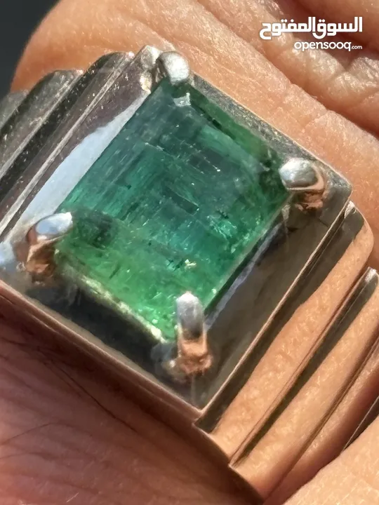 خاتم فضه  رجالي عيار 925 صياغه يدويه  بحجر الزمرد الكولومبي الطبيعي عالي الجوده جدا غير معالج