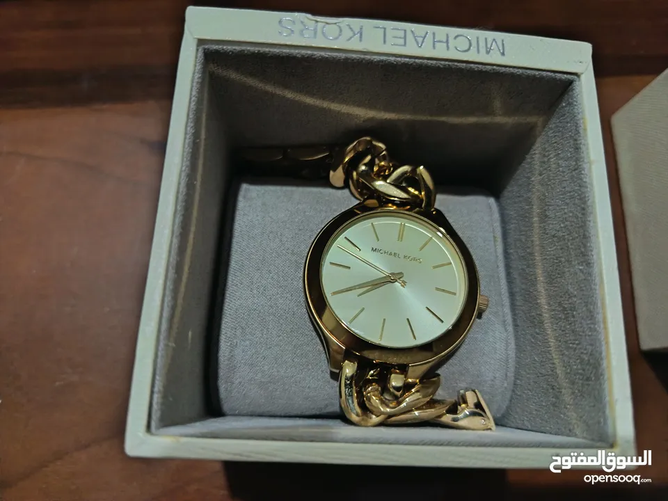 ساعة مايكل كورس أصلية مع العلبة