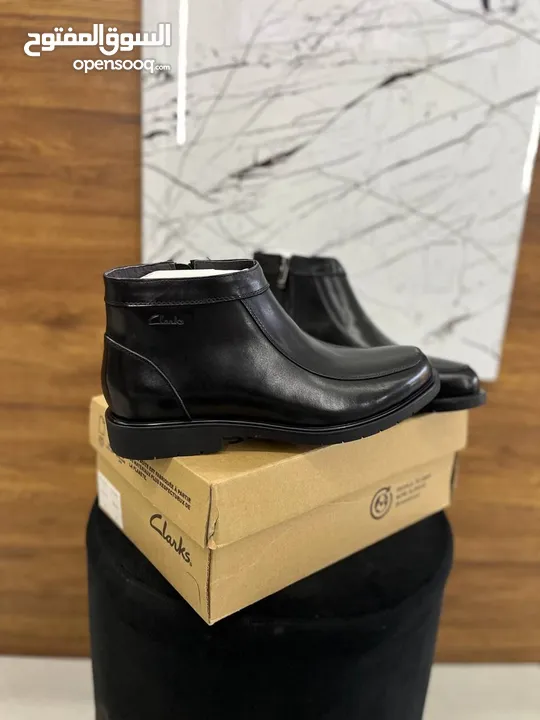 حذاء Clarks الجلد الطبيعي، هتجمع بين الشياكة وجودة التفاصيل في تصميم يليق بمكانتك.صناعه فيتنامي