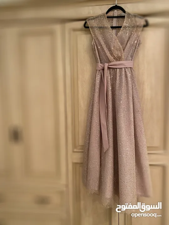 فستان مناسبات مستعمل بيج للبيع - ماركة اكتان
