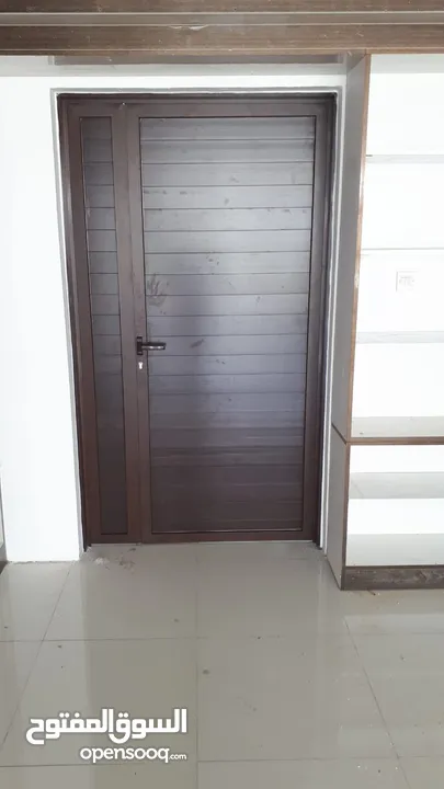 Aluminium door and window making and sale صناعة الأبواب والشبابيك الألومنيوم وبيعها