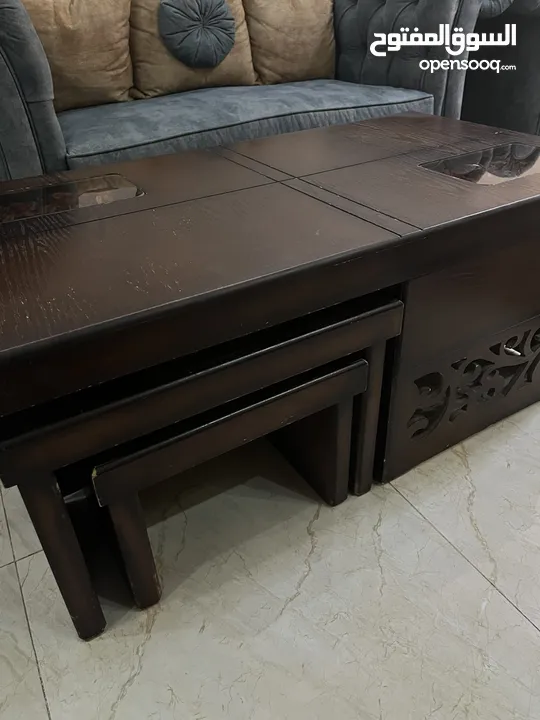 طاولة غرفة جلوس
