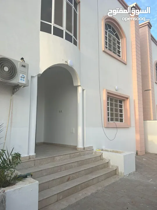 فيلا للايجار المعبيله قريب مستشفي بدر السما/Villa for rent in Al Maabilah Near Badr Al-Sama Hospital