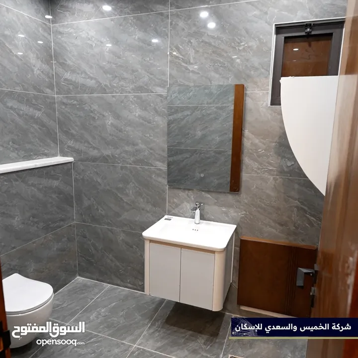 شقه طابق اول للبيع بسعر مميز بأفضل موقع في مرج الحمام