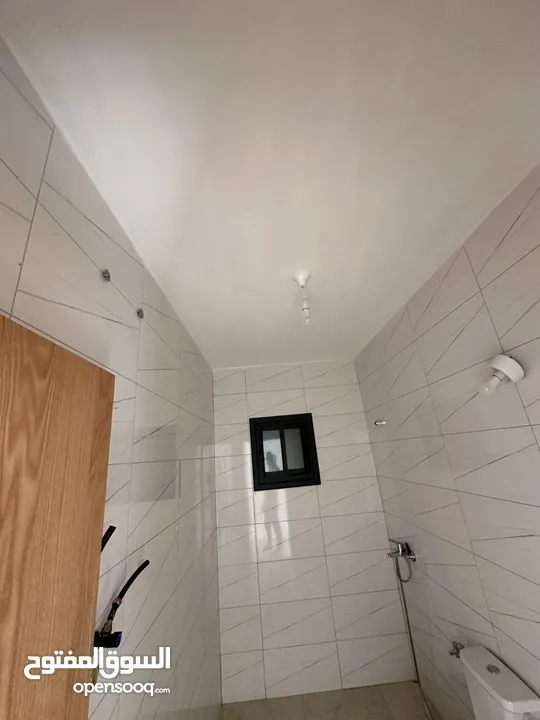 شقة جديده غير مفروشه للايجار في بيتونيا طابق ثاني يوجد مصعد ويوجد باركنج اطلاله مرتبه  يوجدعموله850