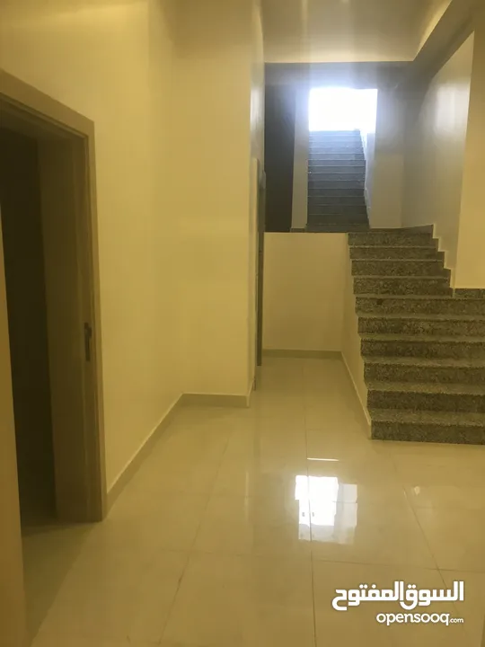 شقق فاخرة الايجار + قبو ( مساحة تخزين )   Luxury apartments for rent