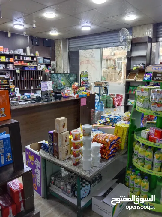 سوبر ماركت يعمل بشكل جيد للبيع بكافة معداته  وبضاعتة لعدم التفرغ