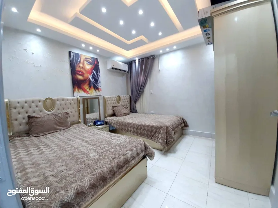شقة للايجار الشهرى مفروشة فرش فندقى فى شارع شهاب الرئيسي بموقع مميز جدا وقريب من كل الخدمات
