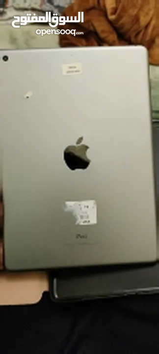 Silver color iPad 6th Gen 128GB Wifi . With Case and charger