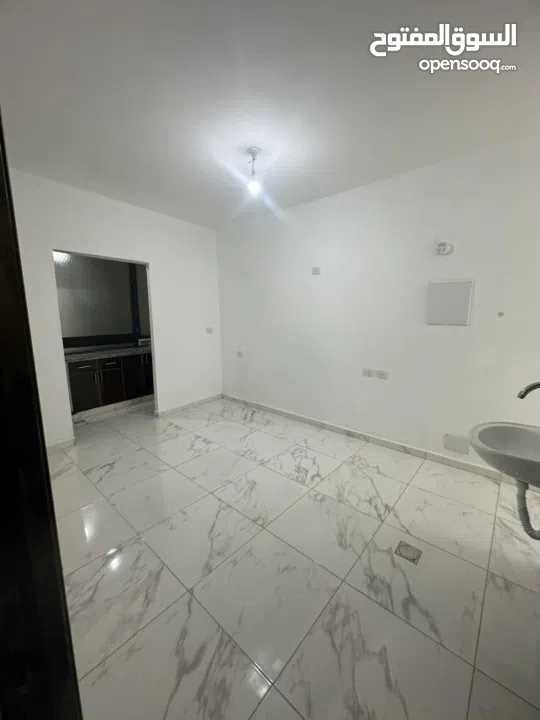 للايجار شقة صغيرة كمكتب او عيادة