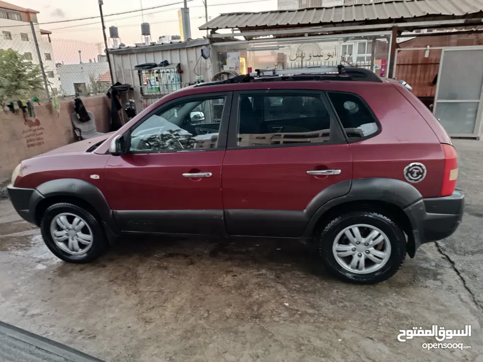 جيب هونداي توسان موديل 2007 ماطور 2000 لون خمري كام لا ينقصه شيئ