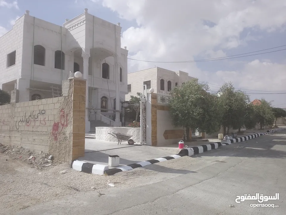 كحيل حجر  وتنظيف الصاروخ بالقذق الرملي او الصاروخ وصيانة المباني القديمة وعزل الحجر بماء الزجاج