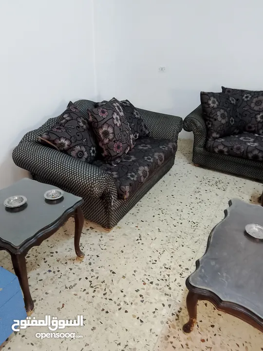 طقم كنب مع طربيزات