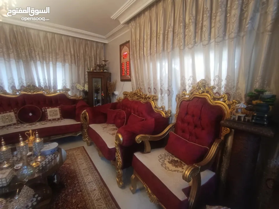 طقم كنب حفر خشب زان 9 مقاعد بحالة الوكالة للبيع