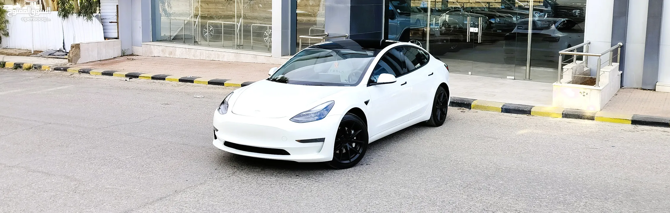 تيسلا 2022 model 3 بحالة الوكالة فحص كامل اوتوسكور +B لون مميز في الحرة للبيع بسعر لقطة ومحرووووق
