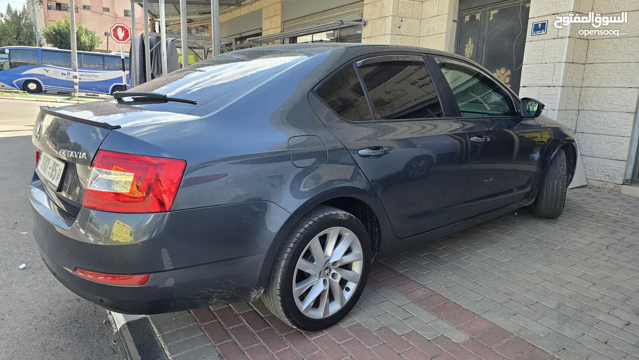 سكودا اوكتافيا 1400 تيربو بنزين بحالة الوكاله مفتاحين شركه عداد اصلي 103 الاف جنط 17