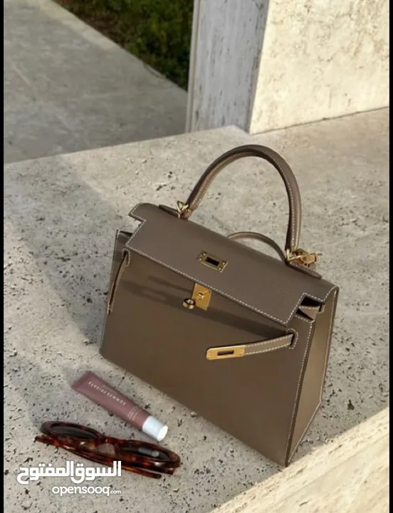 اعلان لحقائب يد