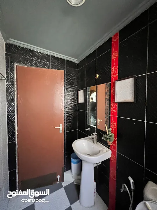 للبيع شقه مفروشه في ام الحصم اطلاله بحريه