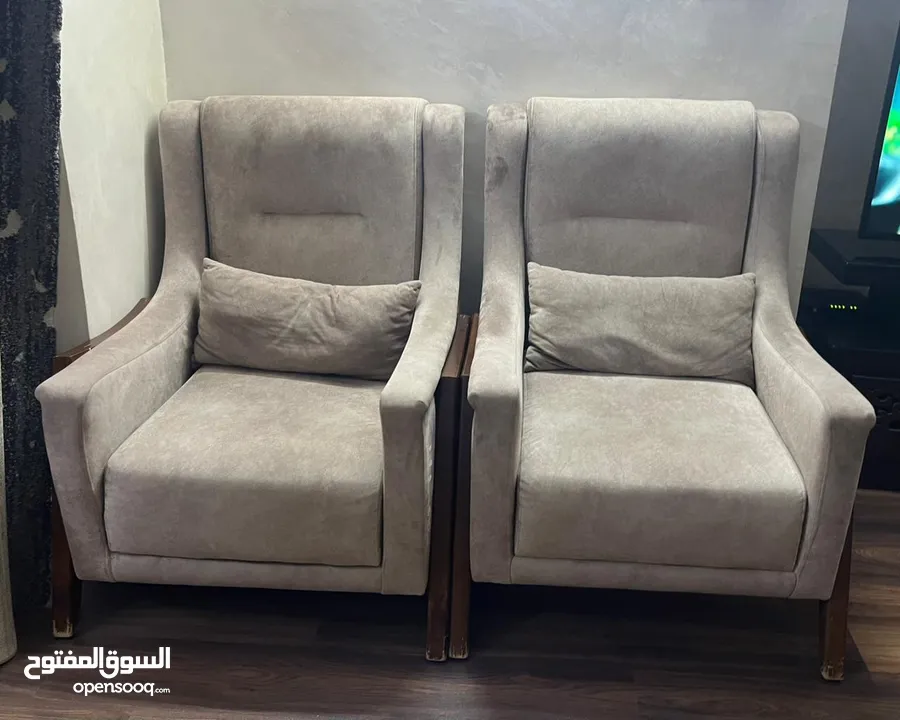 طقم كنب مع طاوله تلفزيون