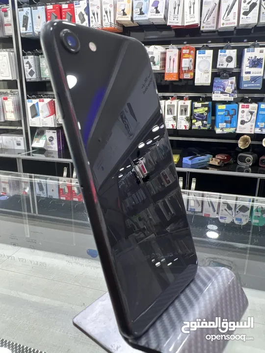 Used iPhone SE 2020 (128 GB) ايفون مستعمل بحالة ممتازة  مغيرله بطارية جديدة فقط لا غير  كفالة محل 14