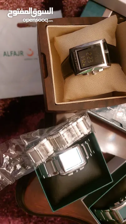ساعة الفجر للاذان يد ستانلس مدور او مربع رياضي حيط مكتب