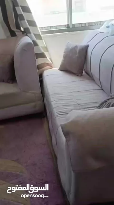 طقم كنب كورنر للبيع بحالة جيدة 9مقاعد