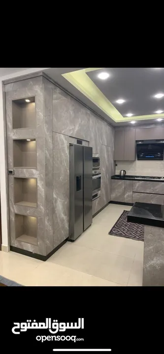 شقة طابق ارضي للبيع في منطقة الظهير مساحة 170 داخلي + ترس خلفي مبني مساحة 60 متر