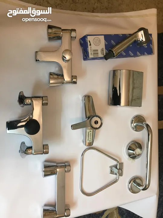 4 بطاريات دوش وحمام GROHE  و  KLUDI  المانيه  واكسوارات .