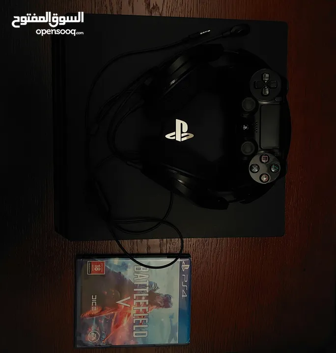 مع الكرتونة ps4 pro  بلايستيشن 4 برو