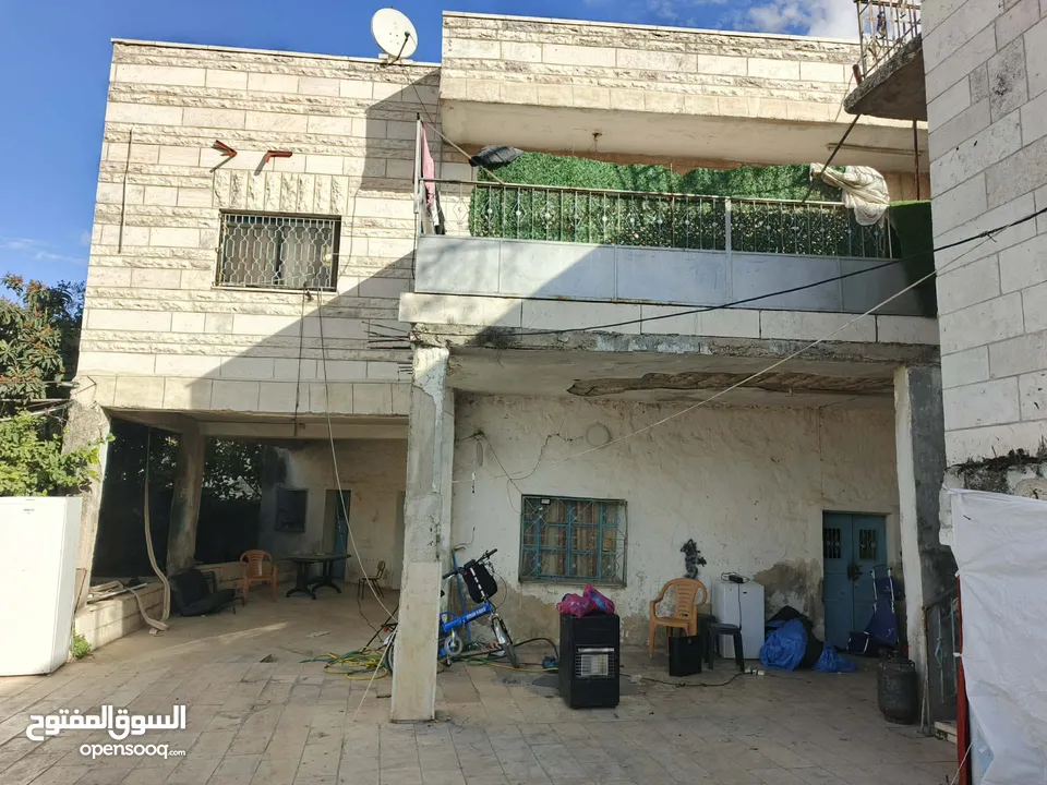 عماره سكنيه و دكان في قرية بيت فجار للبيع