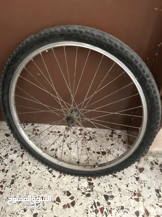 بسكليت غيارات للبيع بسعر خيالي الله يوفق صاحب النصيب عجلين خلفي واحد 9 سرعات واحد 8 بركات خلفي