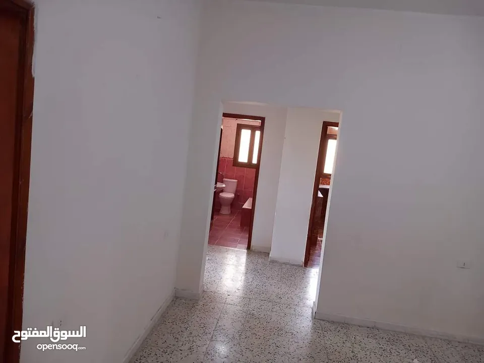 شقة للايجار في سوق الجمعة العمروص وانت نازل من كوبري الترسانة اول اربع شوارع