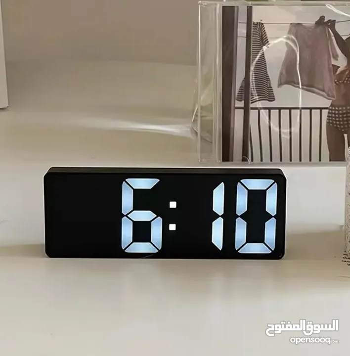 ساعة رقمية LED أنيقة مع منبه