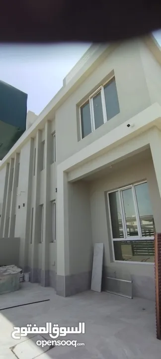 للايجار فيلا فخمة جديده كلياً  5 غرف و المرافق - Brand New Villa For Rent 5 BHK with Facility