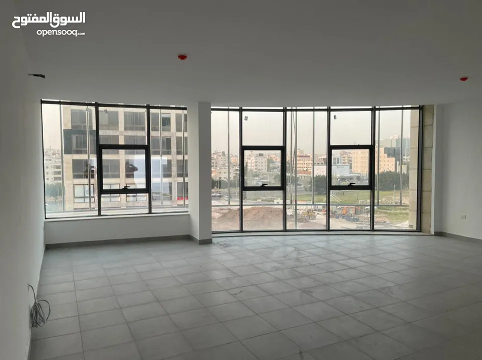 مكتب تجاري فاخر جدا للبيع في أفضل مواقع الدوار السابع :   الرقم المرجعي  : 41399