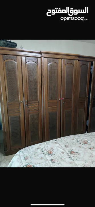 طقم كنب مع غرفة سفرة وغرفة نوم للبيع