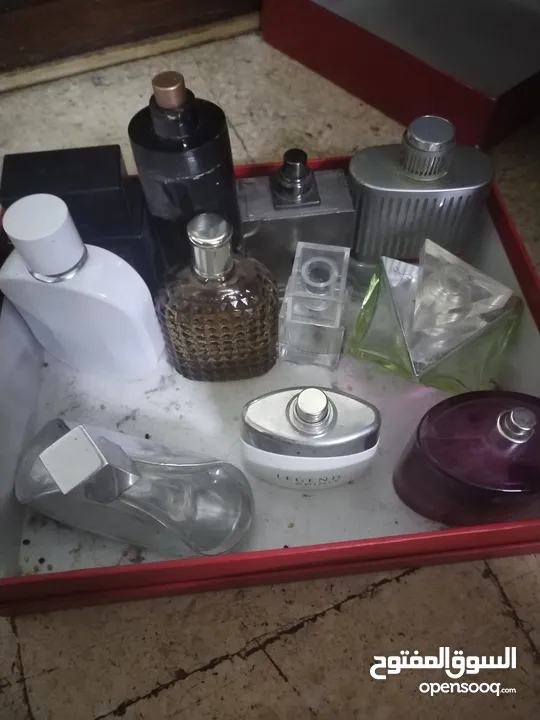 علب عطور فاضيه رجاليه او نسائيه