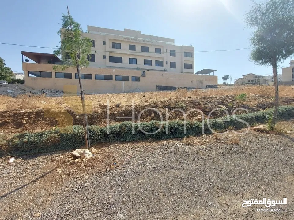 ارض سكنية تصلح لبناء فلل في عبدون  بمساحة 1200م
