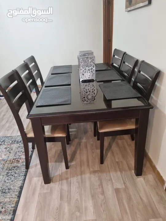 طاولة الطعام مع ستة كراسي استعمال  خفيف