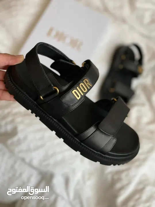 صندل ديور Dior  الجديد والمميز بجودة اصلية وبسعر مغري ومتوفر منه مقاسات من 36-41