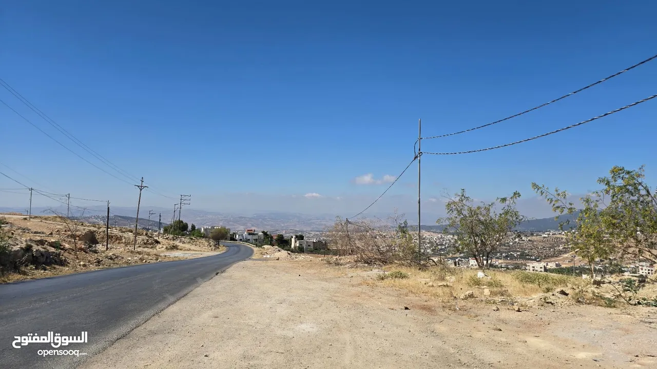 1 دونم على طريق اربد جرش القديم مباشره بعد مبنى المحافظه على اليسار