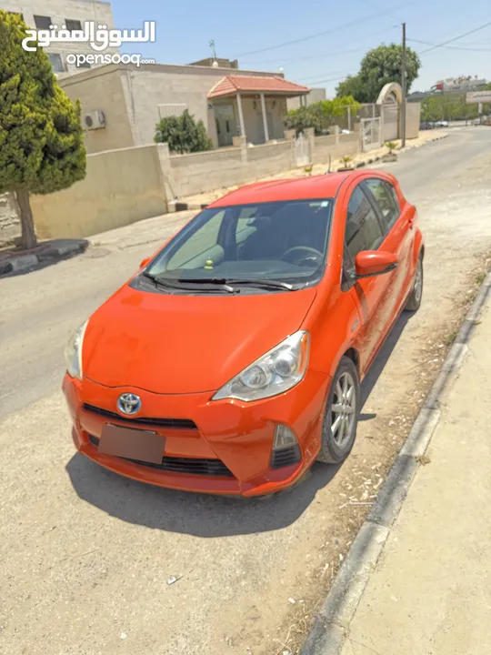 تويوتا بريوس سي بحالة ممتازة 4 جيد